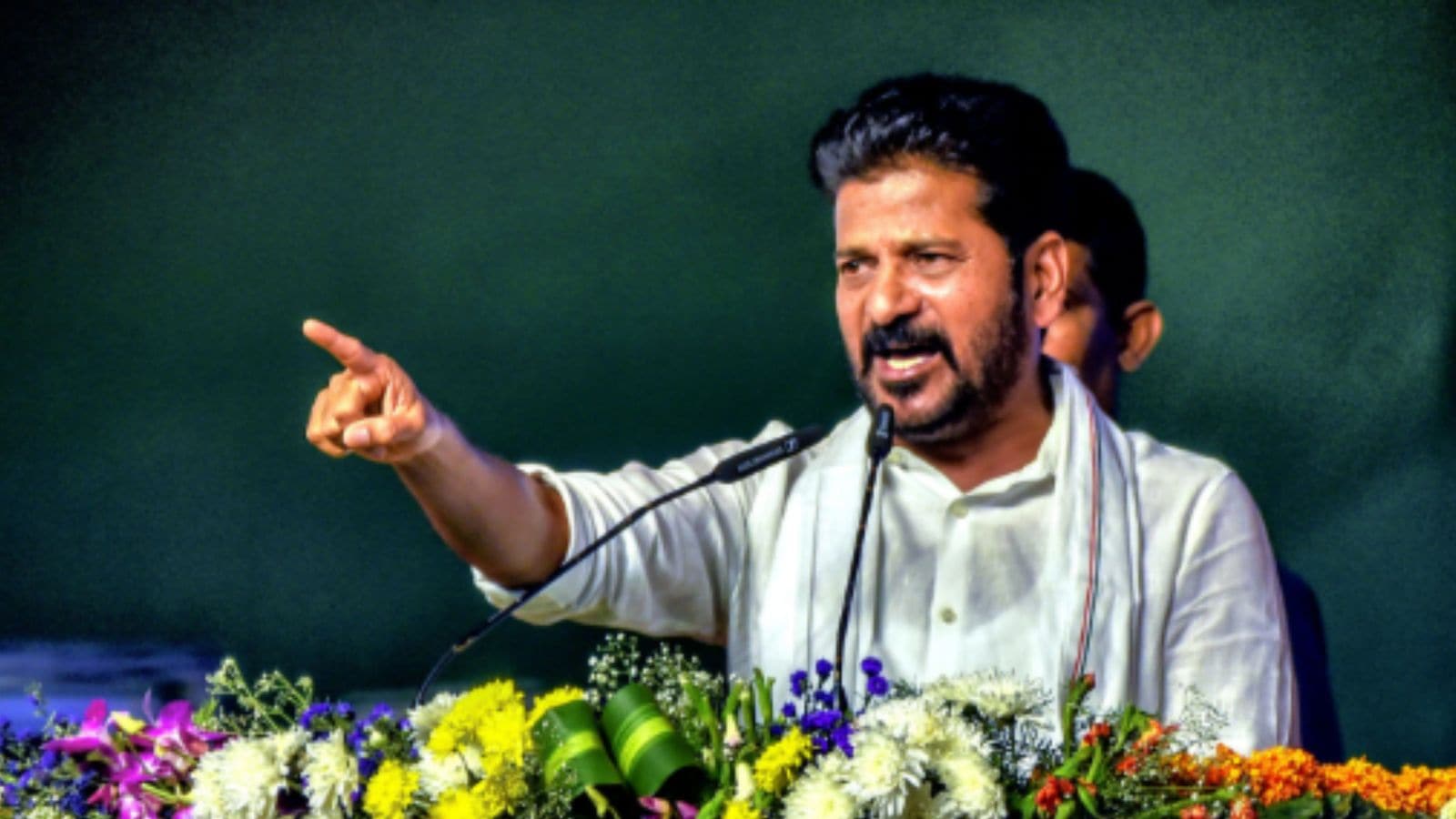 ಮುಂಬರುವ ಚುನಾವಣೆಗೂ ಮುನ್ನ ಹೈದರಾಬಾದ್ ನಗರ ಪ್ರದೇಶವನ್ನು ಮೂರು ಮಹಾನಗರ ಪಾಲಿಕೆಗಳಾಗಿ ವಿಂಗಡಿಸಲಾಗಿದೆ.