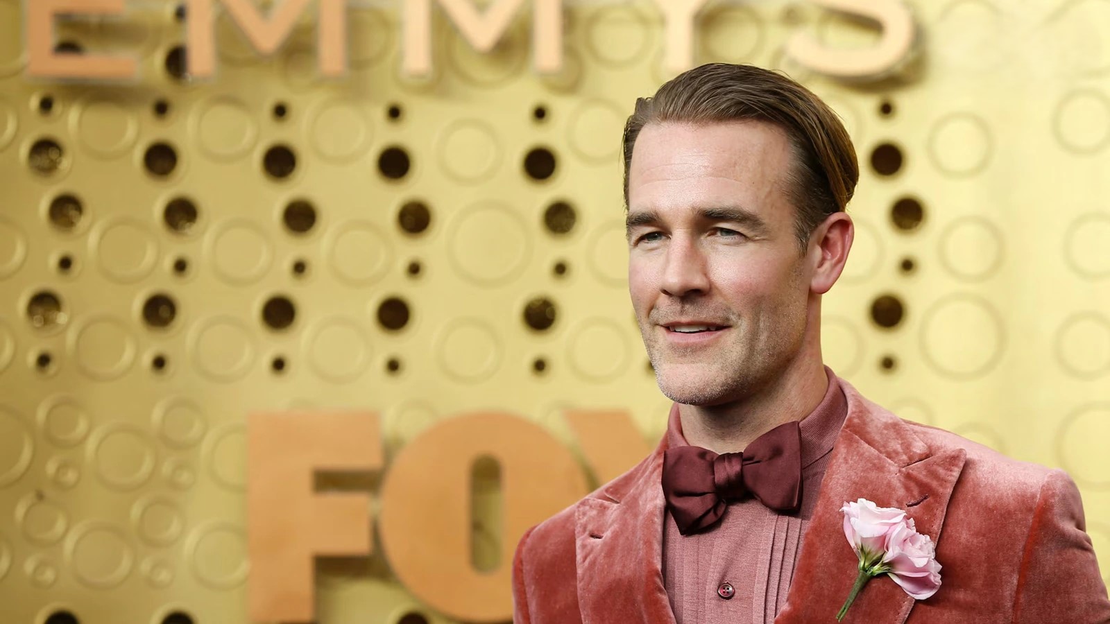 ಡಾಸನ್ಸ್ ಕ್ರೀಕ್ ನಟ ಜೇಮ್ಸ್ ವ್ಯಾನ್ ಡೆರ್ ಬೀಕ್ ಅವರ 48 ನೇ ವಯಸ್ಸಿನಲ್ಲಿ ನಿಧನರಾದರು, ಕುಟುಂಬವು ಅವರ ಧೈರ್ಯಕ್ಕೆ ಗೌರವ ಸಲ್ಲಿಸುತ್ತದೆ