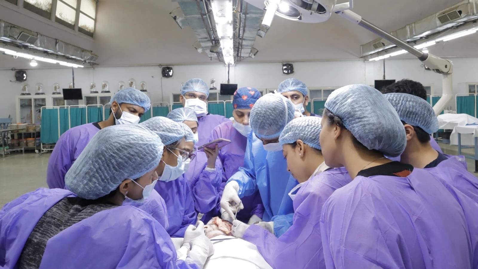 ಸುಟ್ಟಗಾಯಗಳು ಮತ್ತು ಆಮ್ಲ ದಾಳಿಯಿಂದ ಬದುಕುಳಿದವರಿಗೆ ಬೆಂಬಲ ನೀಡಲು AIIMS ಸುಧಾರಿತ ಮುಖ ಕಸಿ ಕಾರ್ಯಕ್ರಮವನ್ನು ಪರಿಚಯಿಸಿದೆ