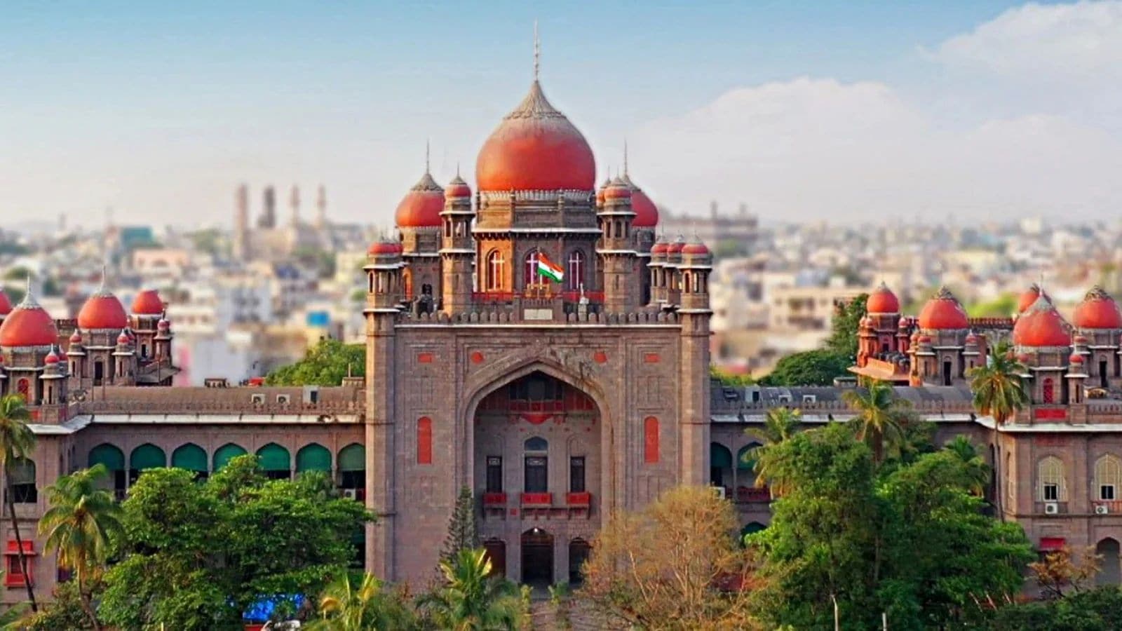 ಹೈದರಾಬಾದ್ ಮಹಾನಗರ ಪಾಲಿಕೆಯೊಂದಿಗೆ 27 ನಾಗರಿಕ ಸಂಸ್ಥೆಗಳ ವಿಲೀನವನ್ನು ಪ್ರಶ್ನಿಸುವ ಅರ್ಜಿಯ ಕುರಿತು ನಾಲ್ಕು ವಾರಗಳಲ್ಲಿ ರಾಜ್ಯದ ಪ್ರತಿಕ್ರಿಯೆಯನ್ನು ಕೋರಿದ ತೆಲಂಗಾಣ ಹೈಕೋರ್ಟ್