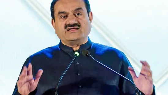 ಮುಂದಿನ ದಶಕದಲ್ಲಿ ಭಾರತದಲ್ಲಿ AI ಡೇಟಾ ಸೆಂಟರ್ ಮೂಲಸೌಕರ್ಯವನ್ನು ನಿರ್ಮಿಸಲು ಅದಾನಿ ಗ್ರೂಪ್ $100 ಬಿಲಿಯನ್ ಹೂಡಿಕೆ ಮಾಡಲು ಯೋಜಿಸಿದೆ.