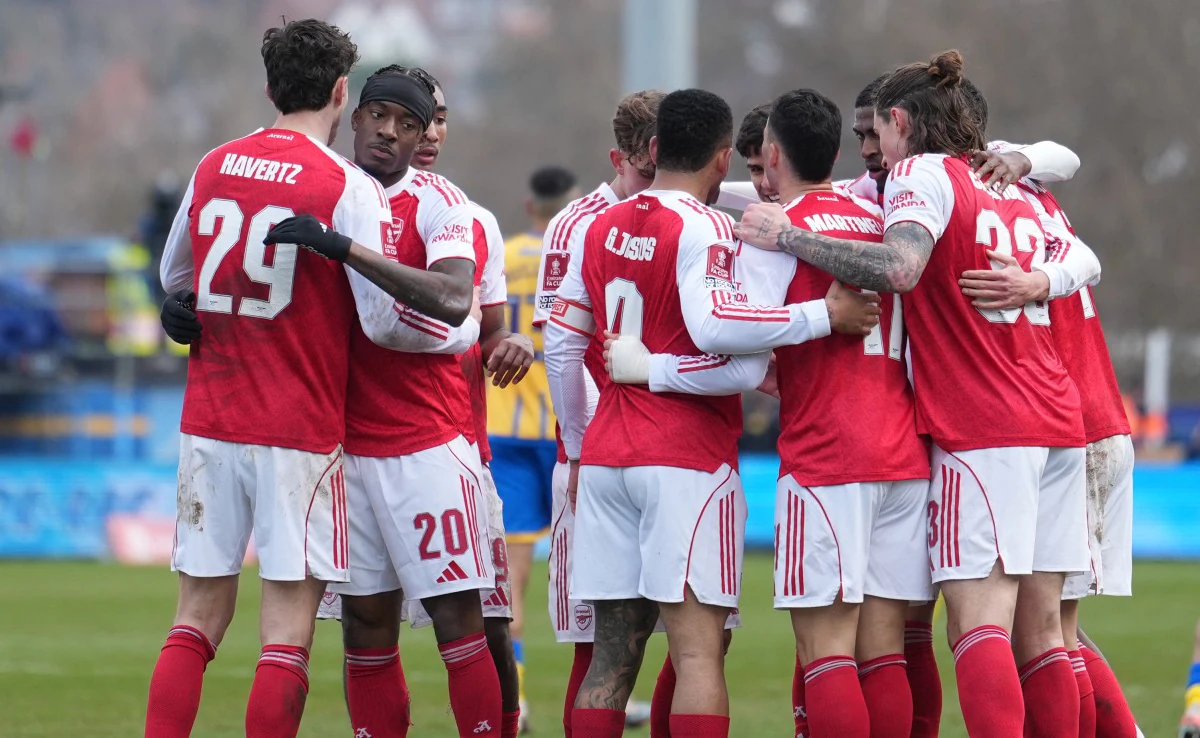 UEFA ಚಾಂಪಿಯನ್ಸ್ ಲೀಗ್ ರೌಂಡ್ ಆಫ್ 16 ನಲ್ಲಿ ಬೇಯರ್ ಲೆವರ್ಕುಸೆನ್ ವಿರುದ್ಧ ಆರ್ಸೆನಲ್ ಪ್ರಬಲ ಸ್ಪರ್ಧಿಯಾಗಿ ಕಾಣುತ್ತದೆ.